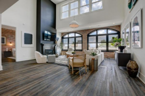 Penthouse w Rooftop, Sleeps 10 Secure Parking